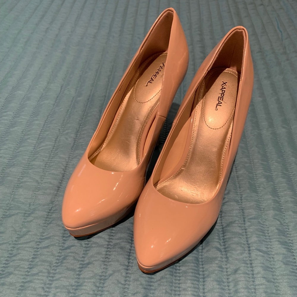 Nude patent platform heels